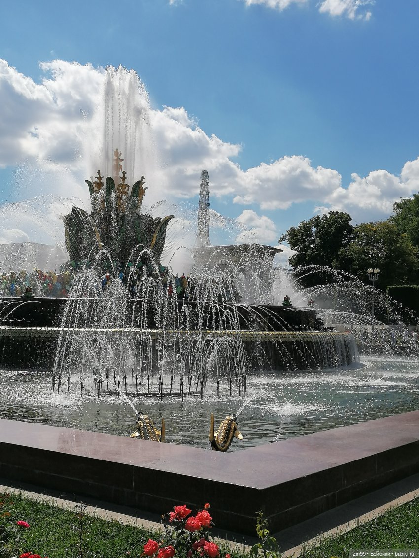 Куколки ГДР в национальных костюмах и прогулка по ВДНХ