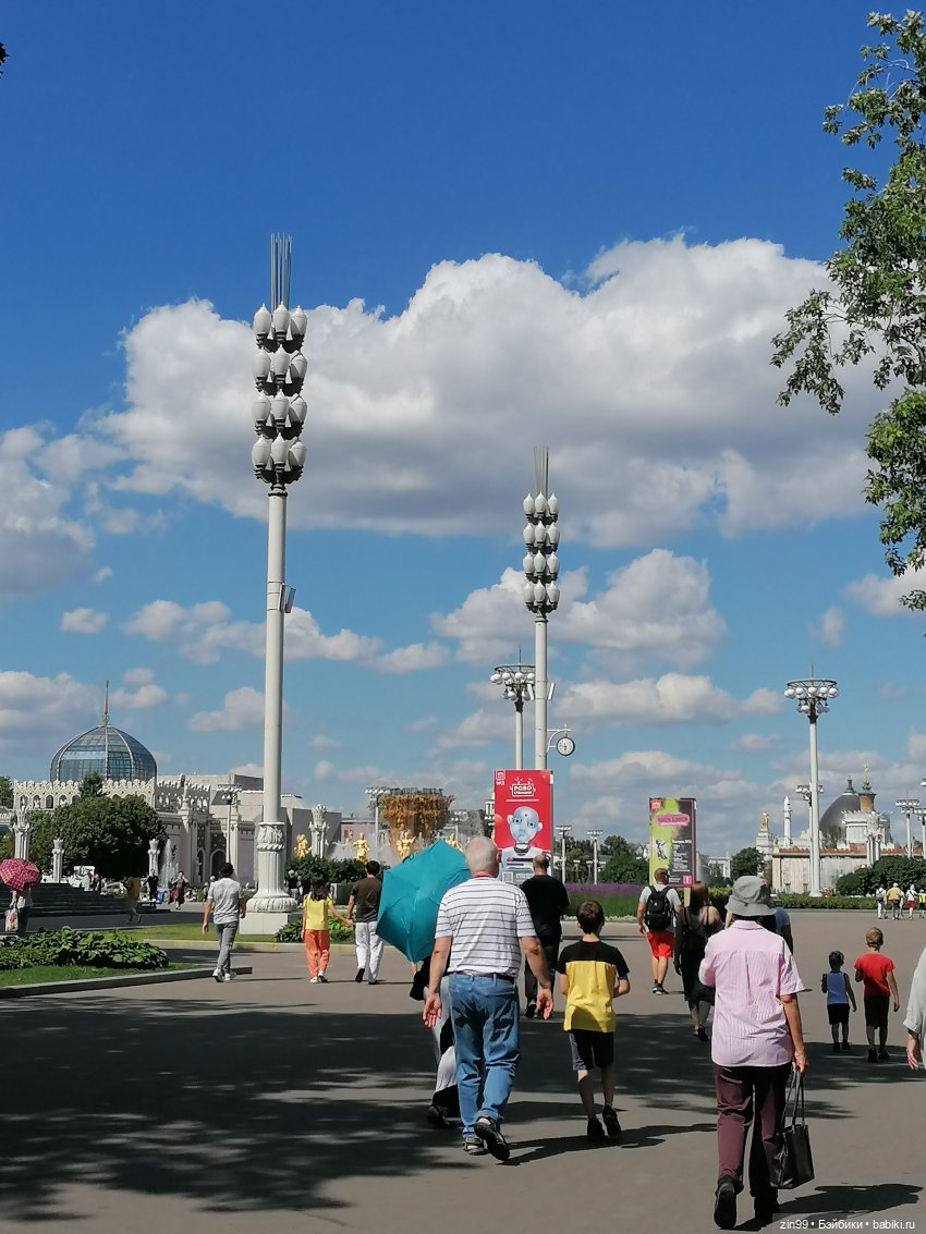 Куколки ГДР в национальных костюмах и прогулка по ВДНХ