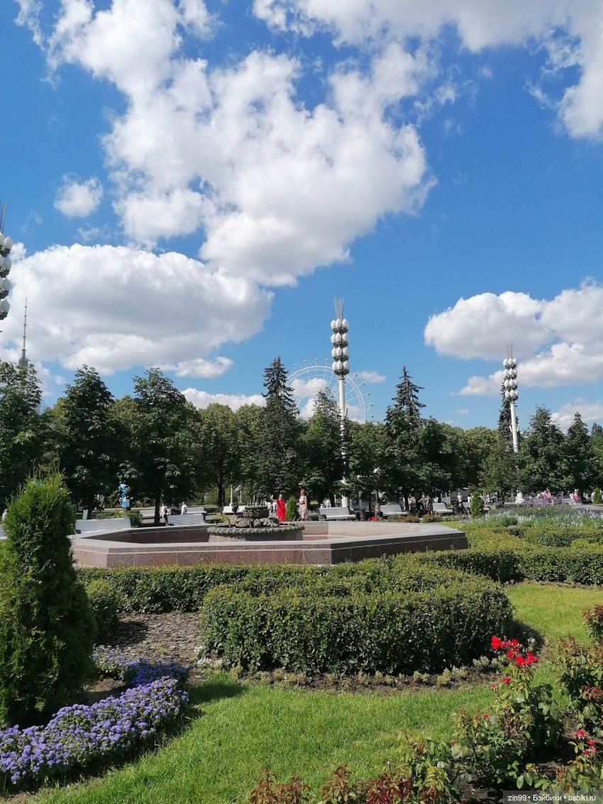 Куколки ГДР в национальных костюмах и прогулка по ВДНХ (фото 7)