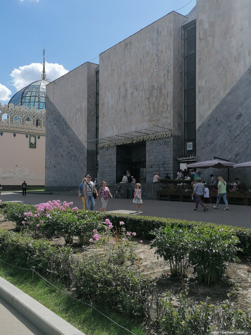 Куколки ГДР в национальных костюмах и прогулка по ВДНХ