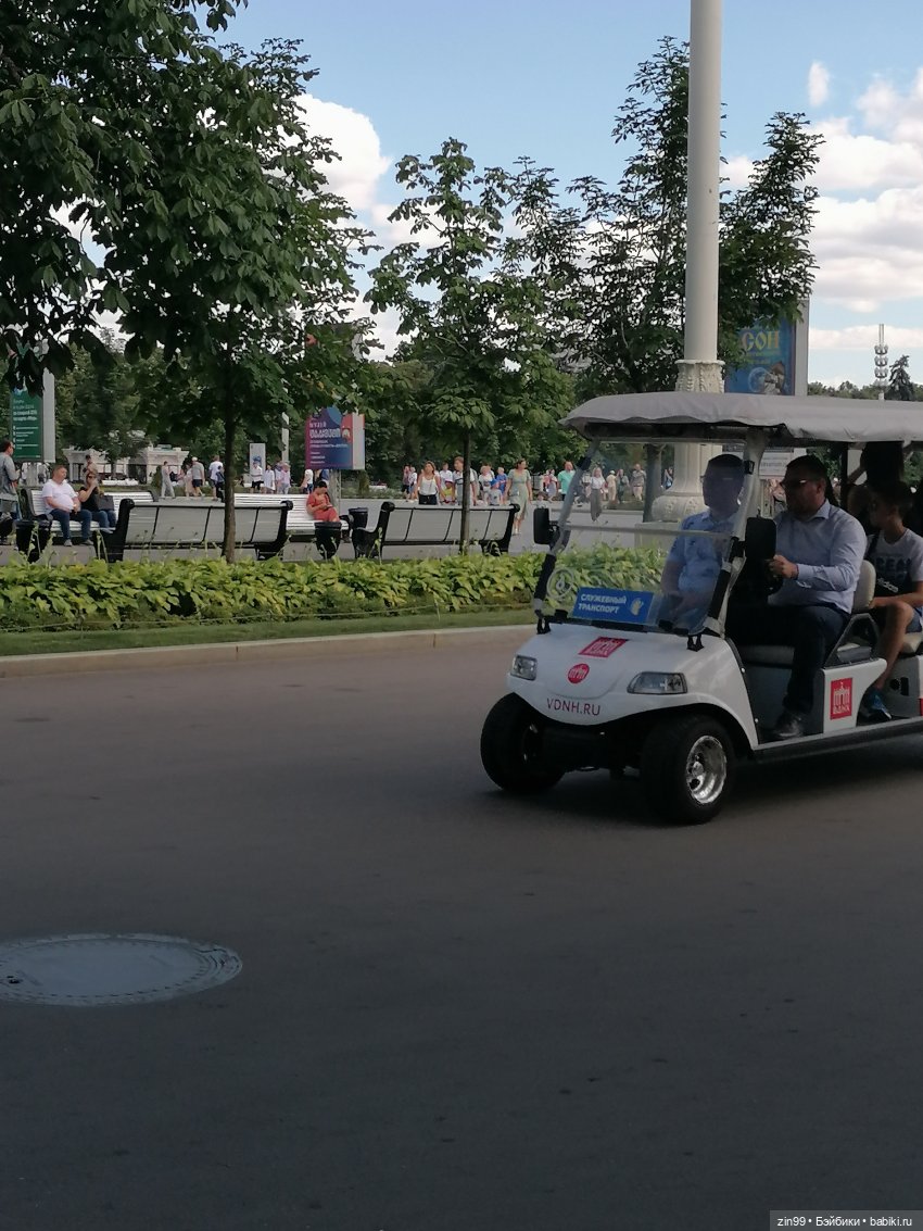 Куколки ГДР в национальных костюмах и прогулка по ВДНХ