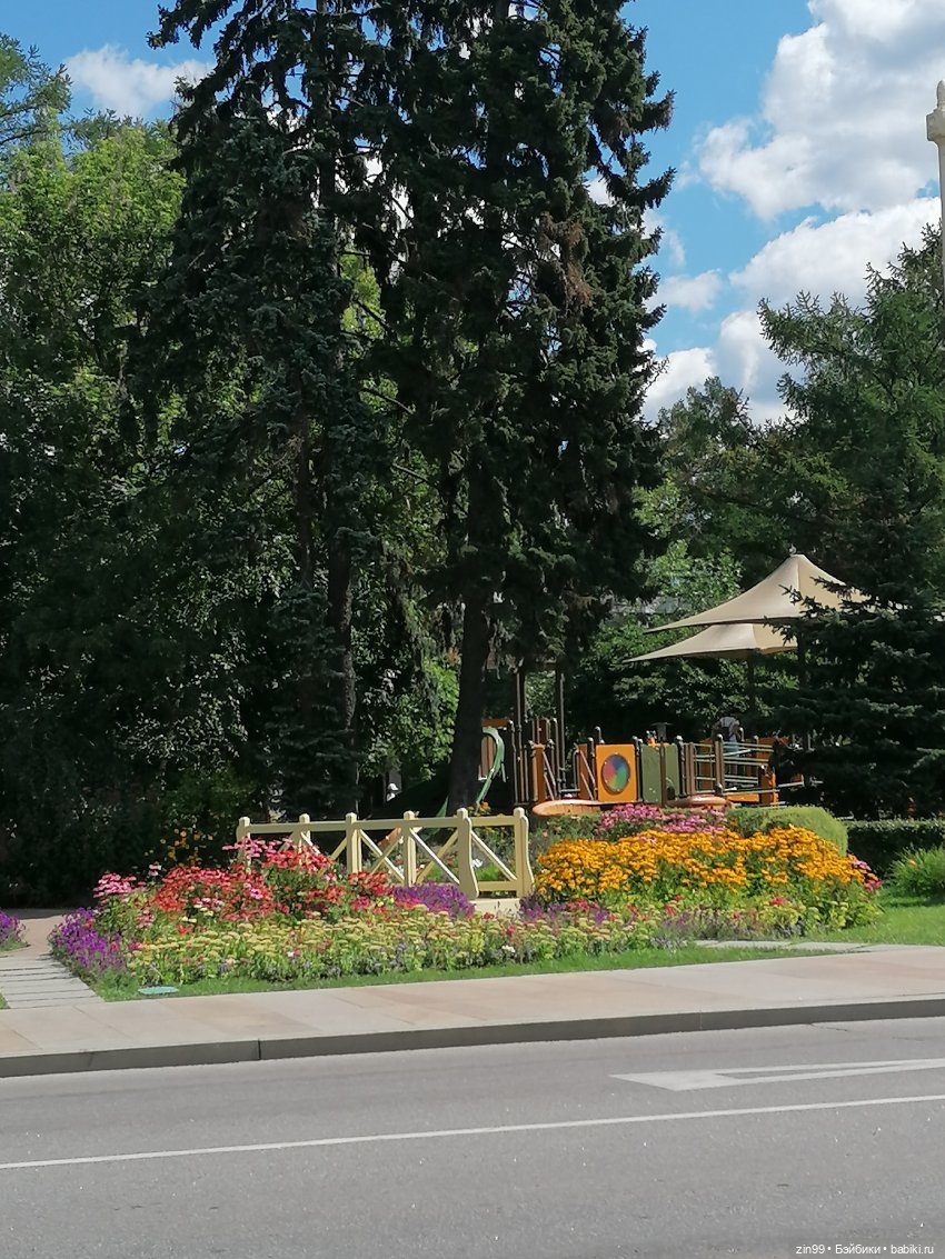 Куколки ГДР в национальных костюмах и прогулка по ВДНХ