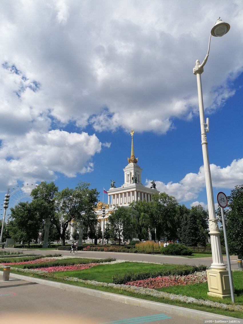 Куколки ГДР в национальных костюмах и прогулка по ВДНХ