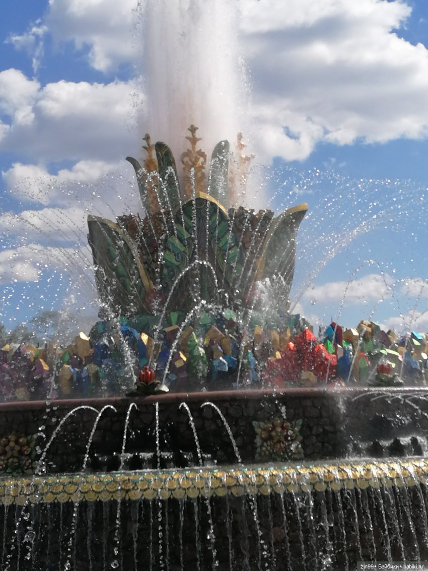 Куколки ГДР в национальных костюмах и прогулка по ВДНХ