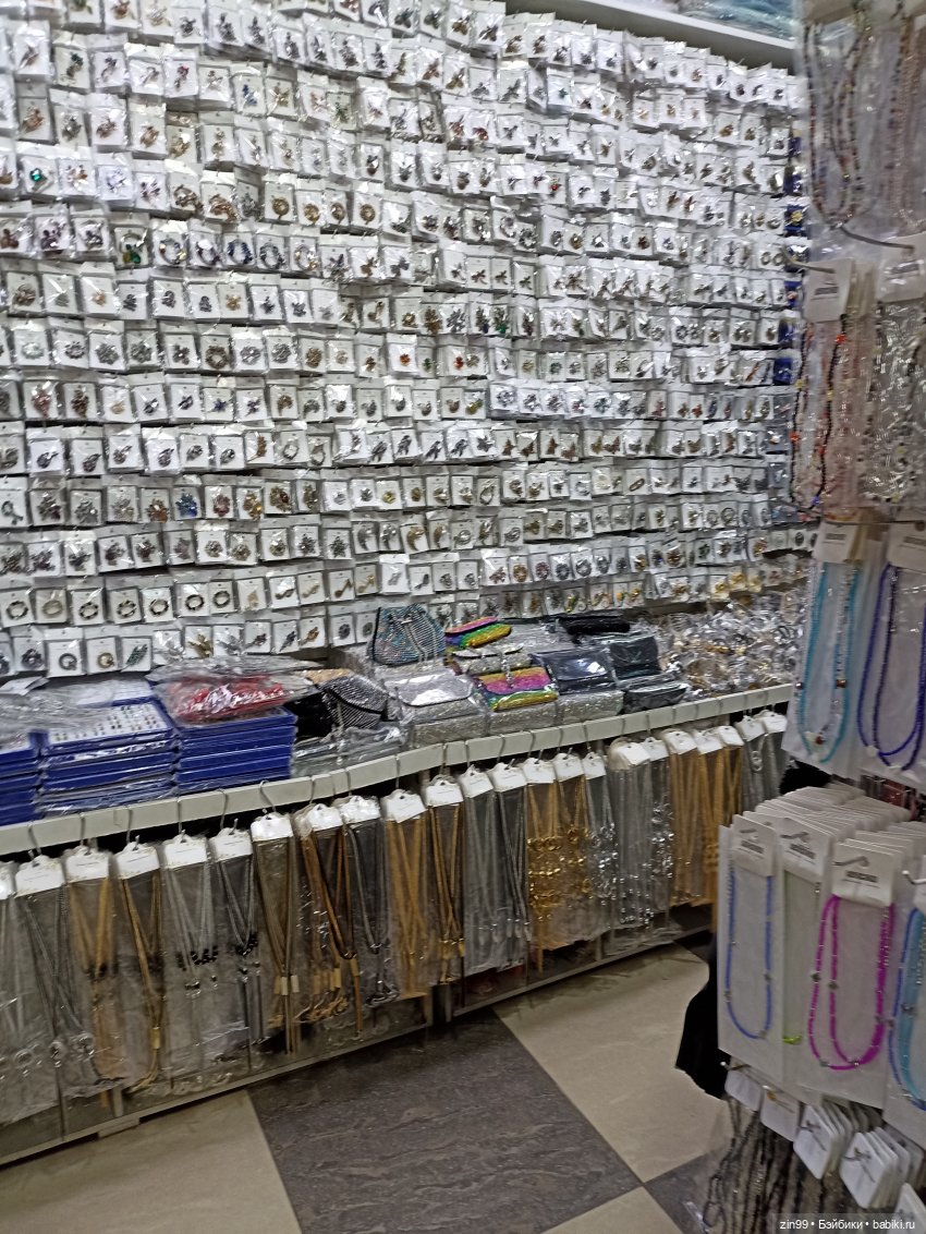 Куколки типа баболи на рынке