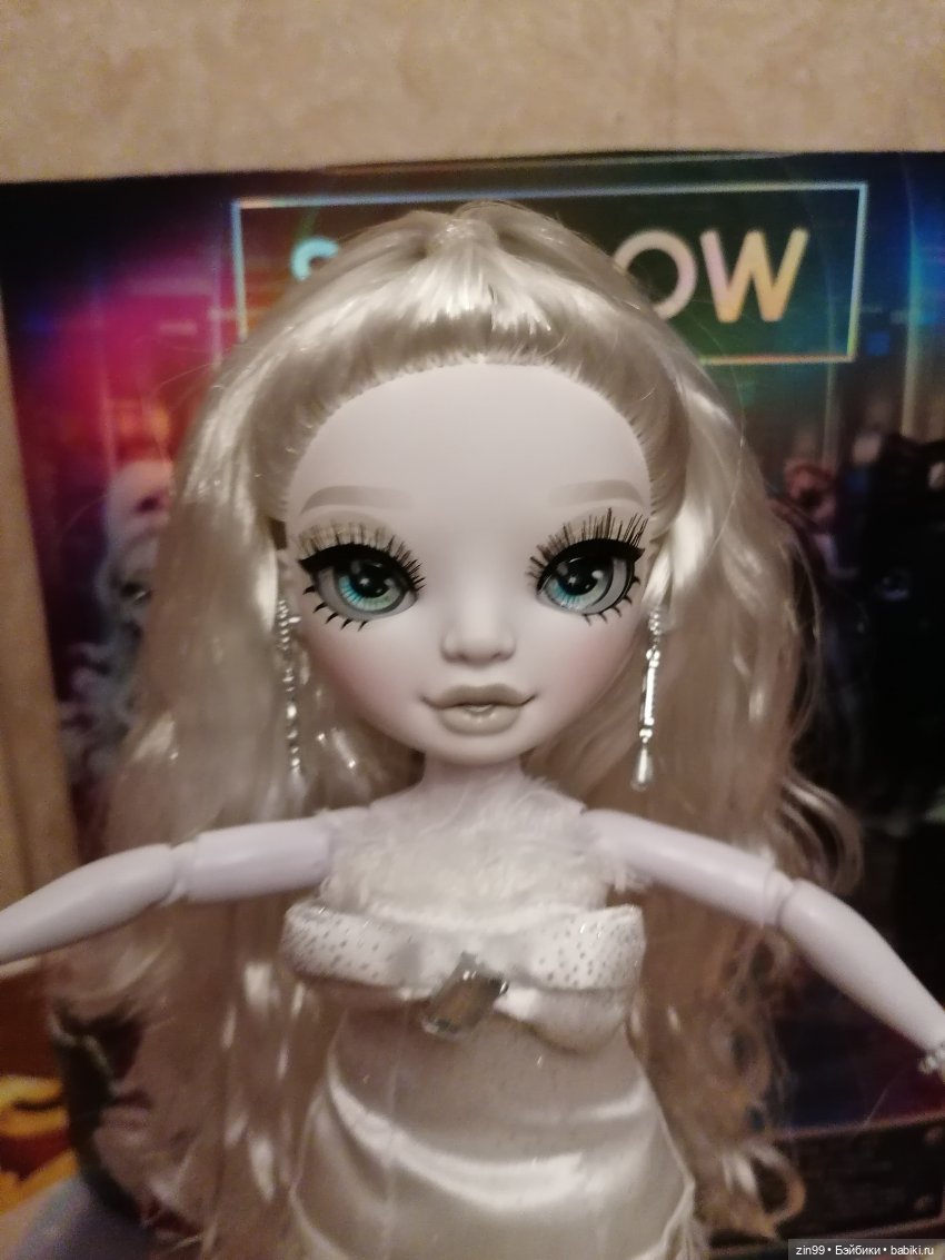 Наташа Зима! Она из Rainbow High из черно-белой серии (фото 3)
