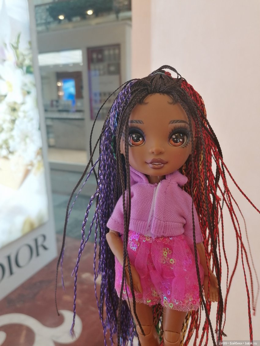 Ванесса Темпо Rainbow High, классная девочка или прогулка по центру Москвы