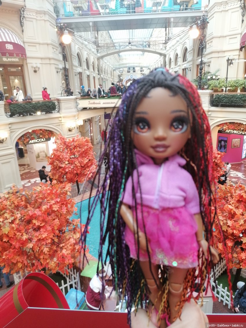 Ванесса Темпо Rainbow High, классная девочка или прогулка по центру Москвы