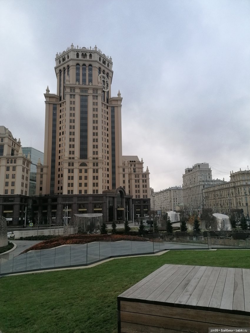 Сквер у Павелецкого вокзала и кукла Скай от Rainbow (фото 8)