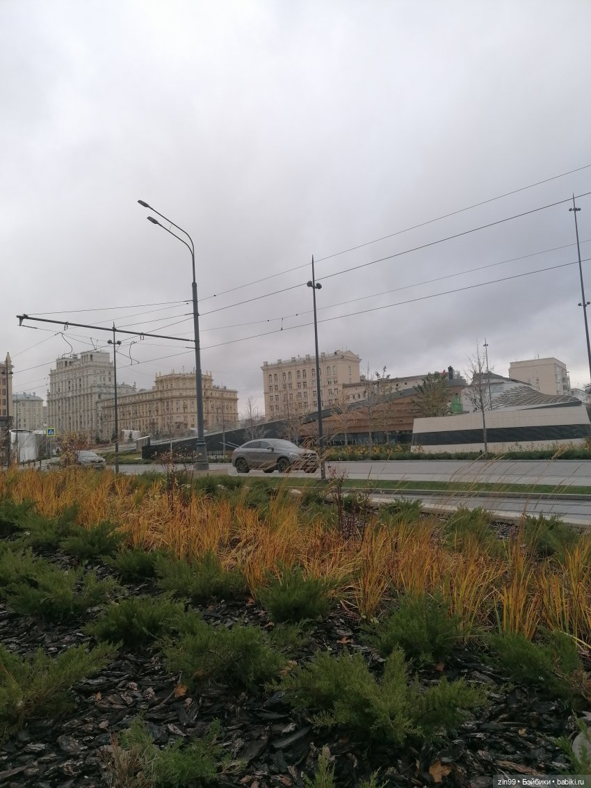 Сквер у Павелецкого вокзала и кукла Скай от Rainbow (фото 3)