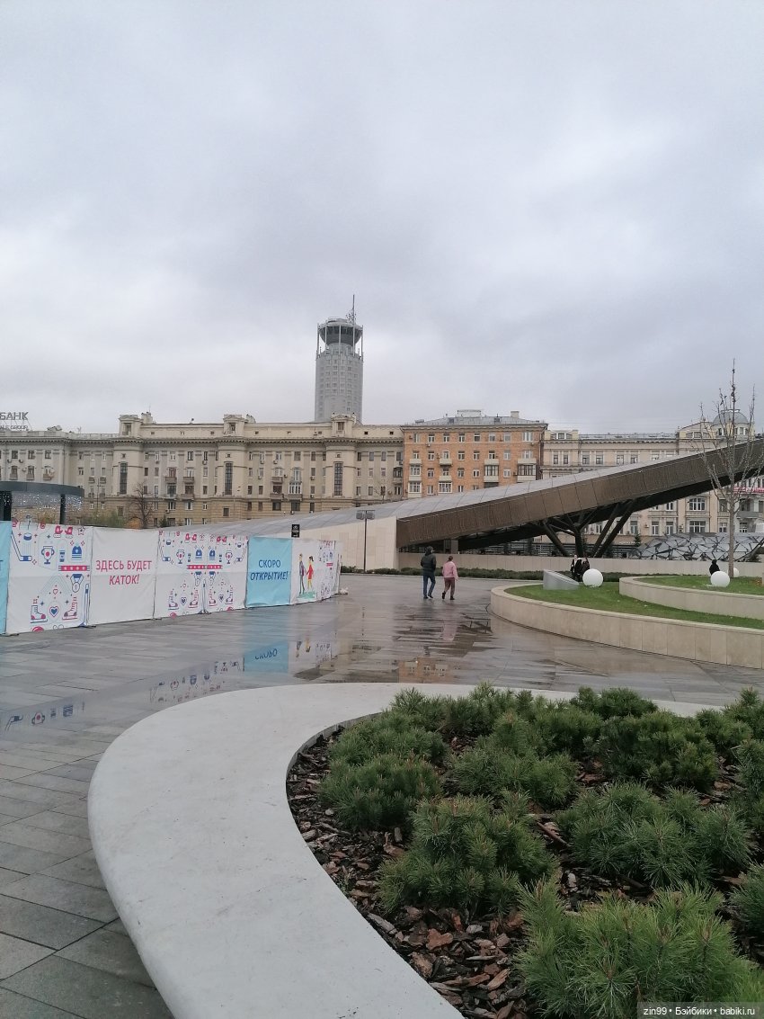 Сквер у Павелецкого вокзала и кукла Скай от Rainbow