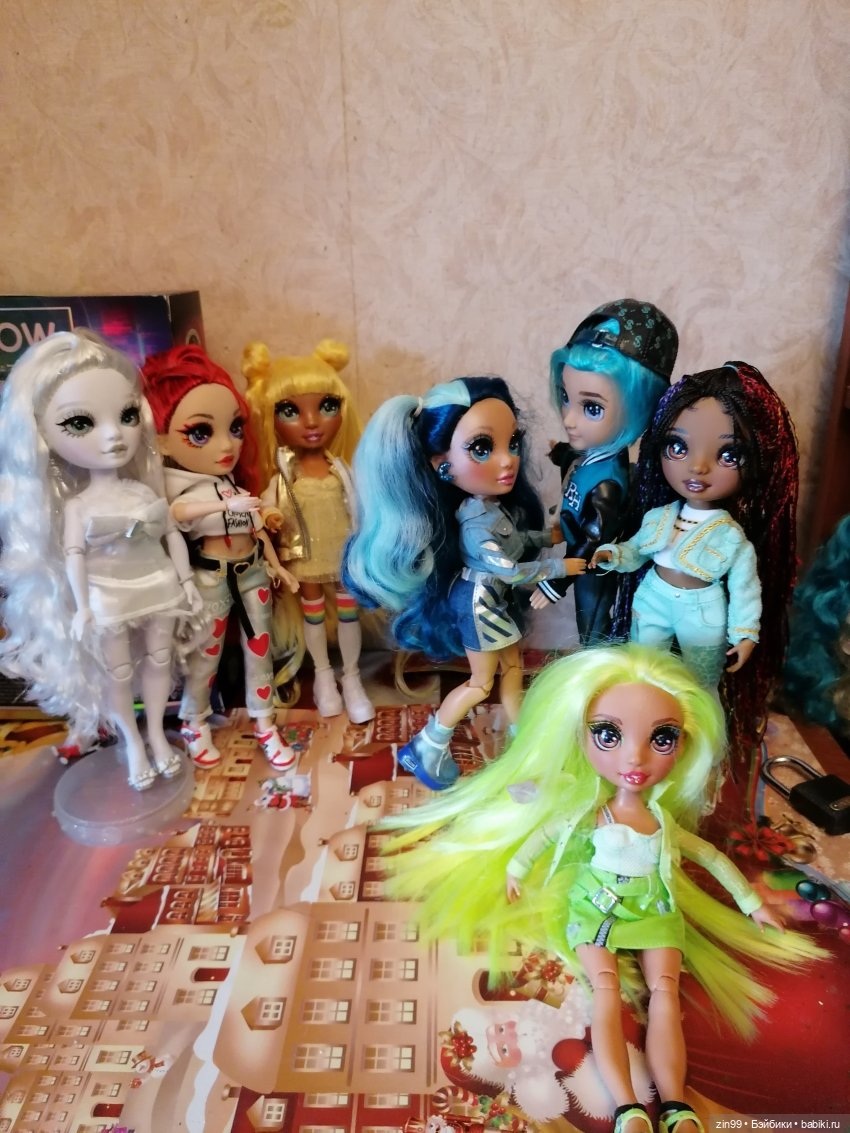 Сквер у Павелецкого вокзала и кукла Скай от Rainbow