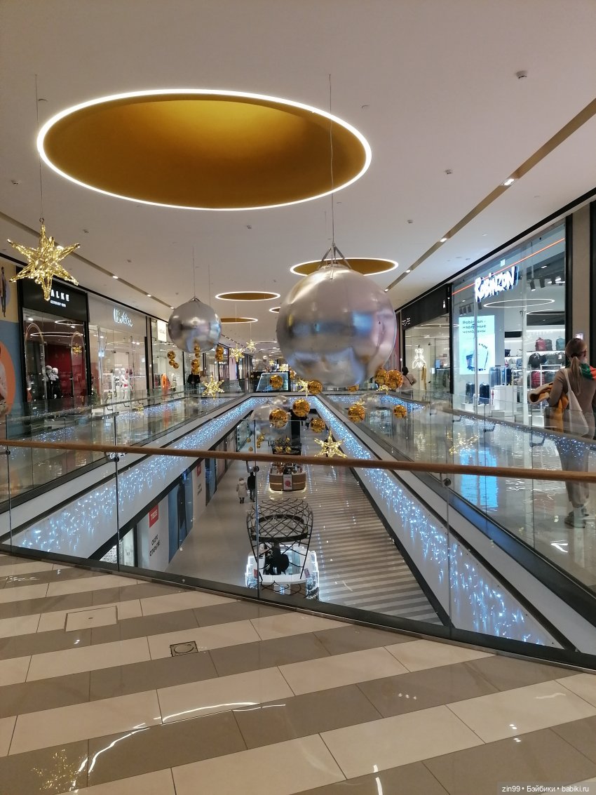 Сквер у Павелецкого вокзала и кукла Скай от Rainbow