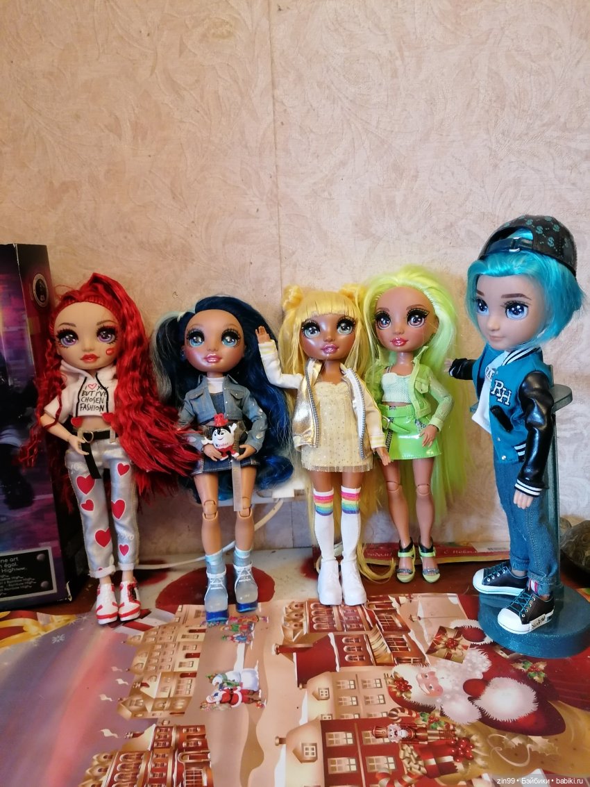 Сквер у Павелецкого вокзала и кукла Скай от Rainbow