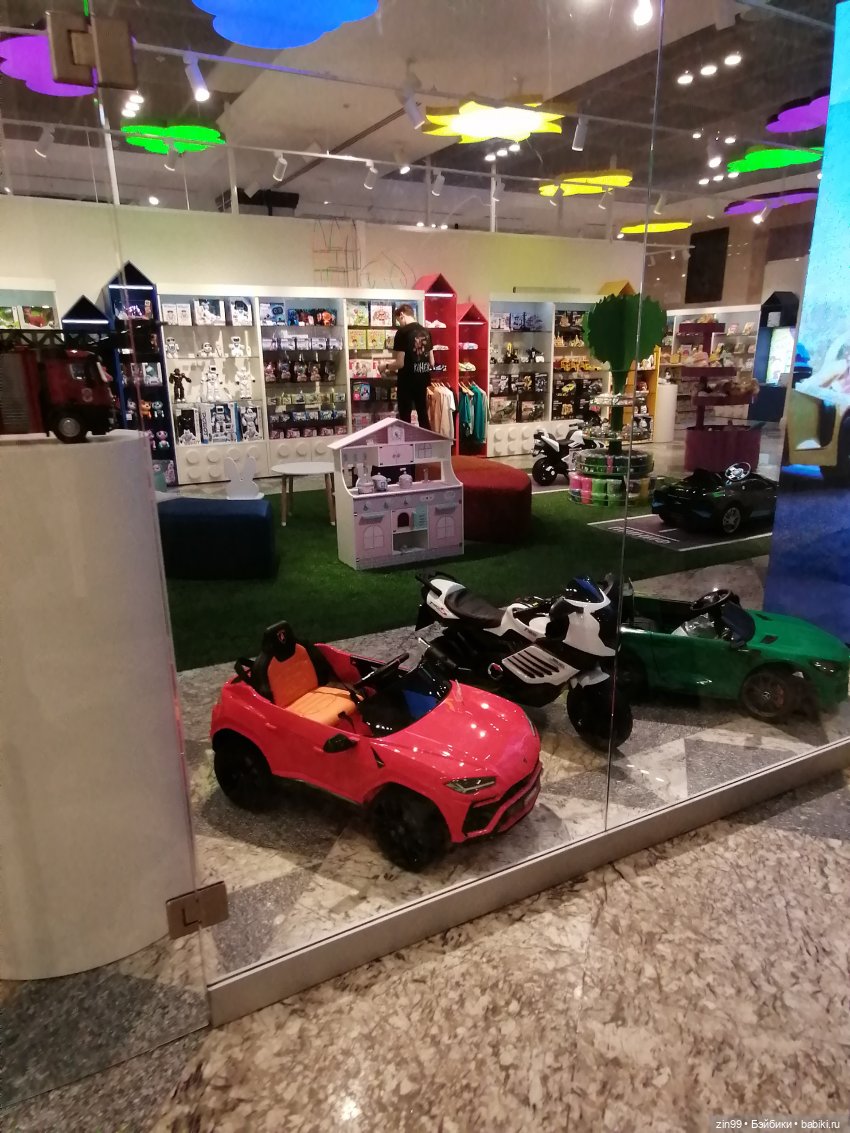 Прогулка в детский магазин в центре Москвы