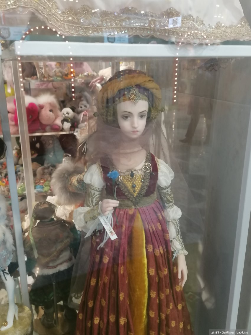 Прогулка в детский магазин в центре Москвы