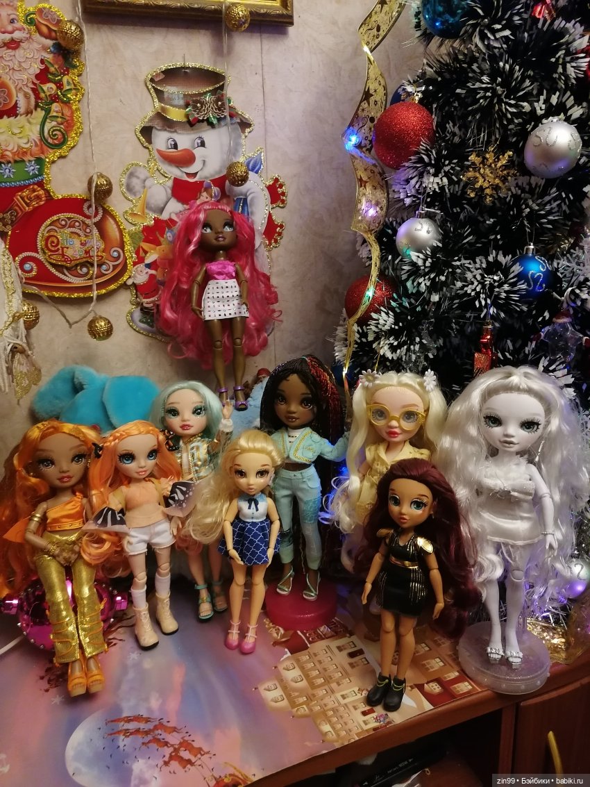 С новым 2023, годом Водяного Кролика, или приехала Ромашка Rainbow High