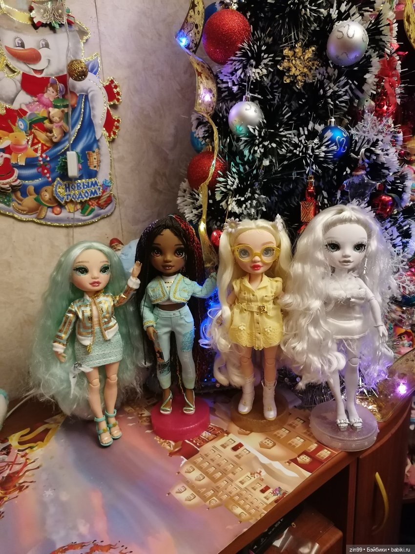 С новым 2023, годом Водяного Кролика, или приехала Ромашка Rainbow High