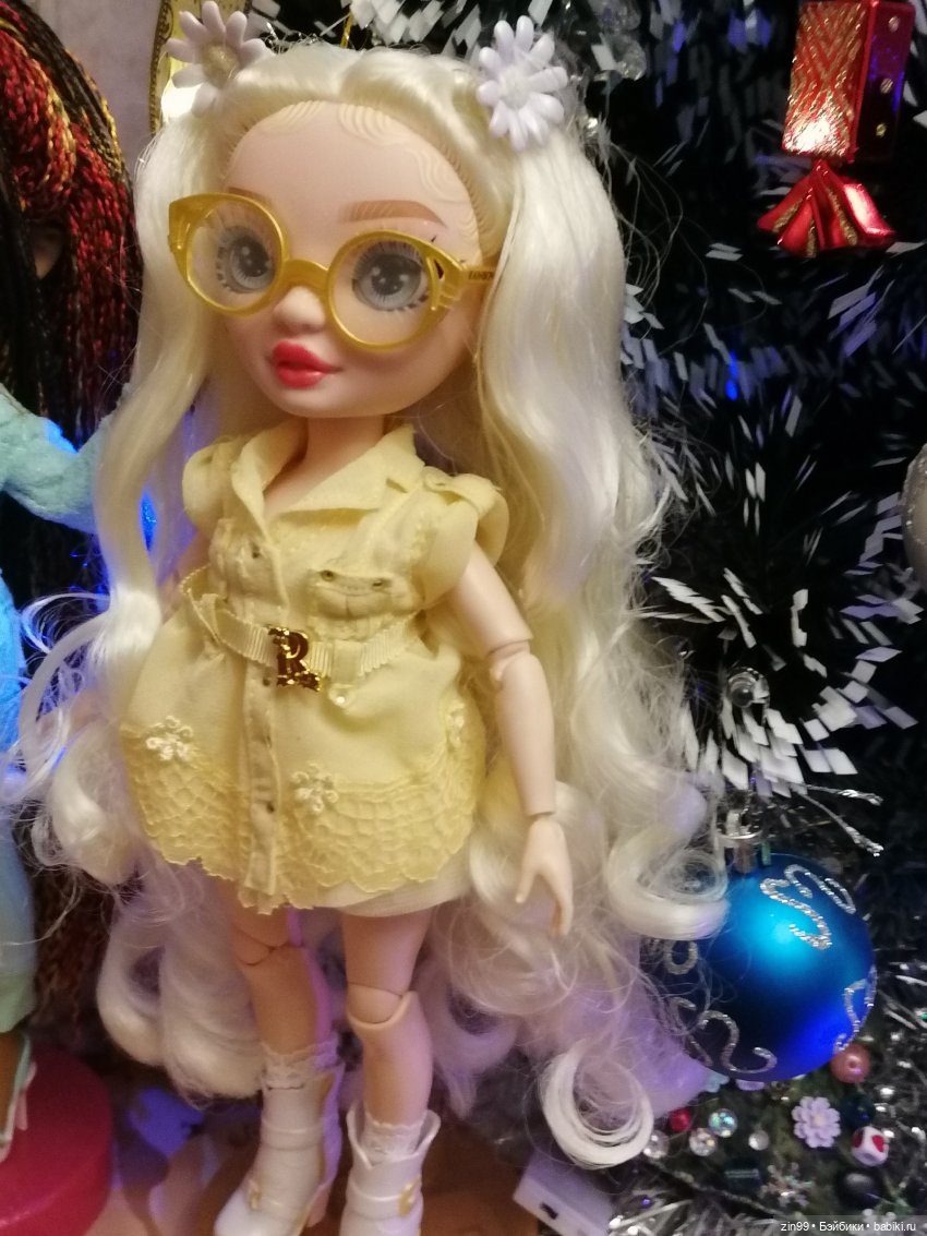 С новым 2023, годом Водяного Кролика, или приехала Ромашка Rainbow High (фото 7)