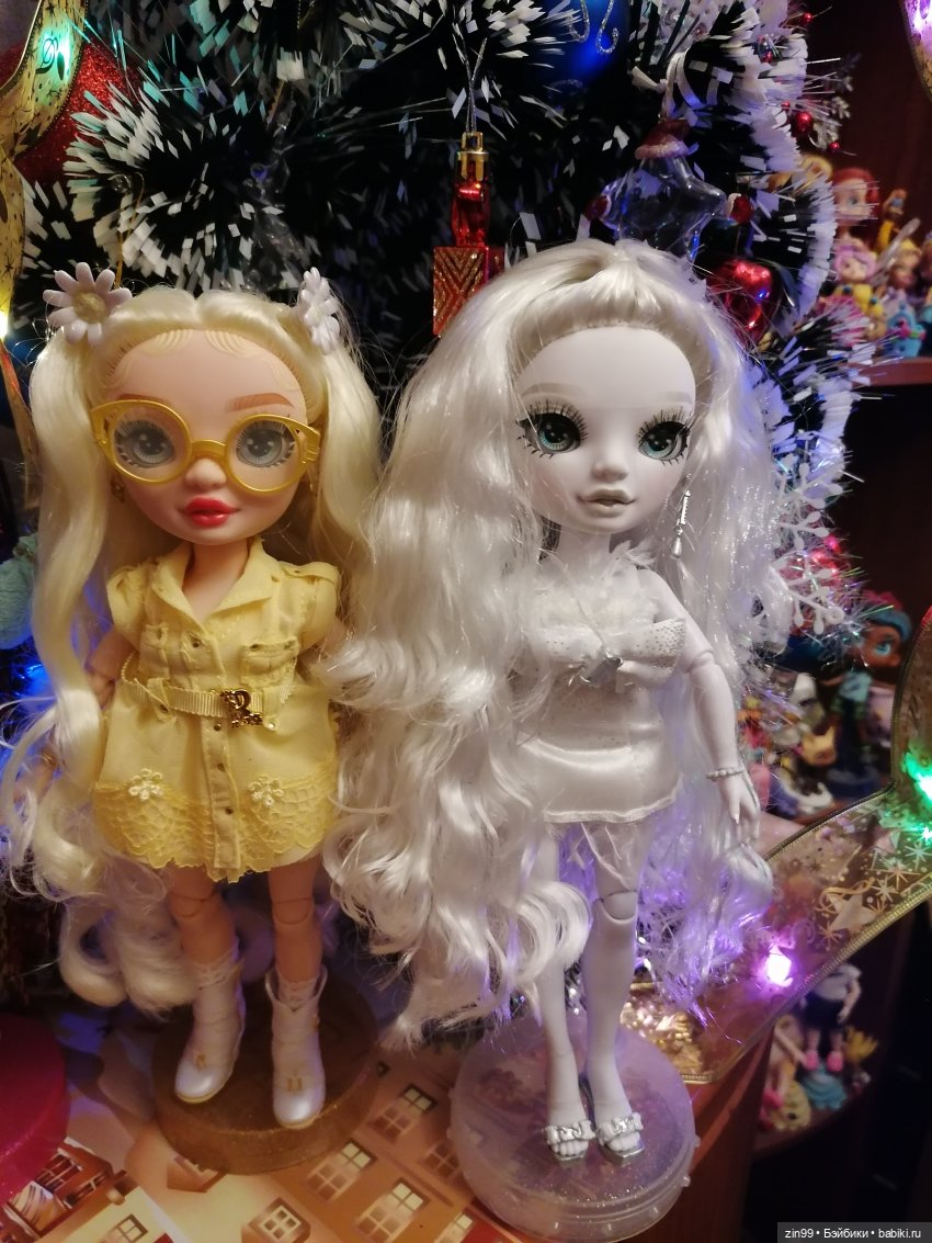 С новым 2023, годом Водяного Кролика, или приехала Ромашка Rainbow High