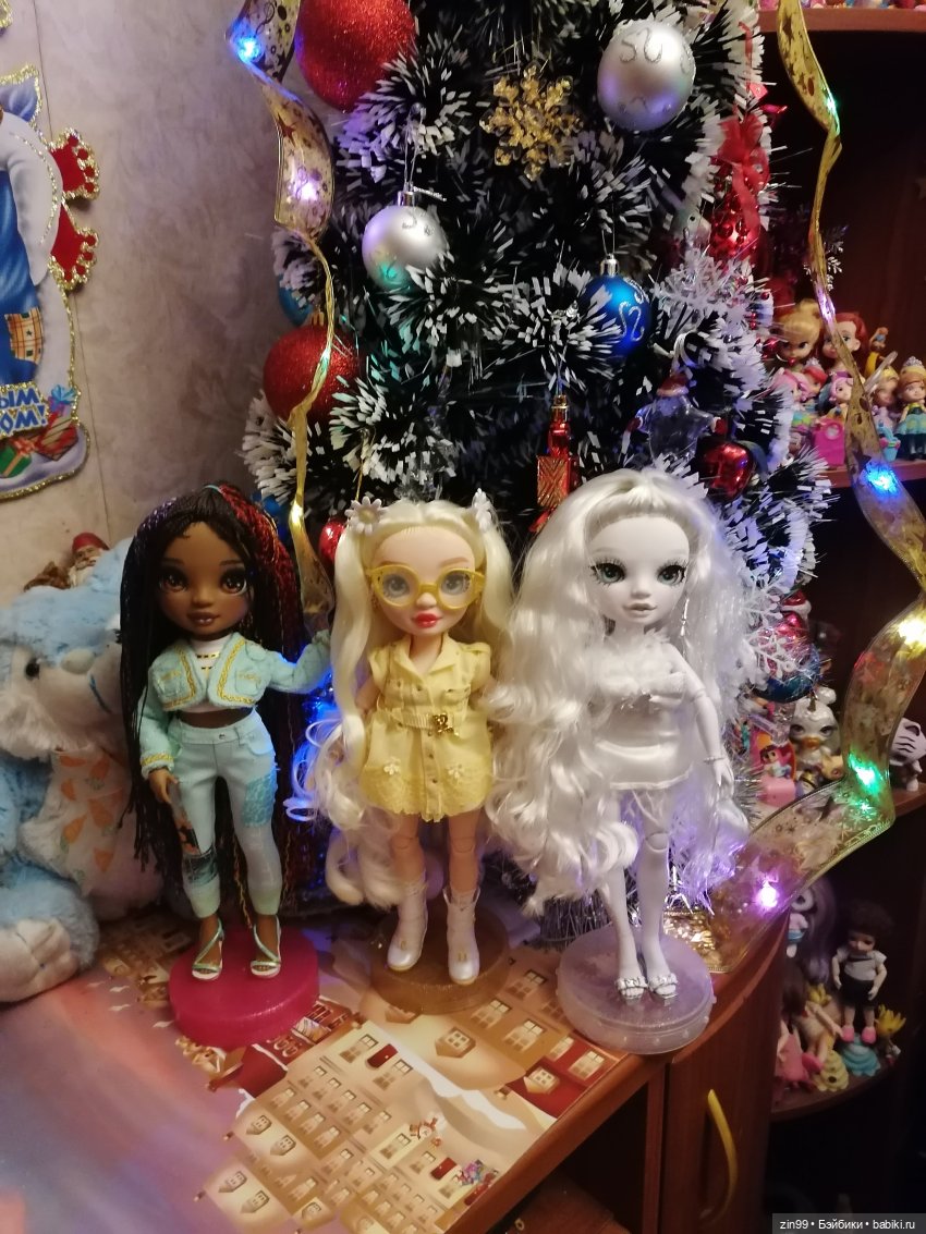 С новым 2023, годом Водяного Кролика, или приехала Ромашка Rainbow High