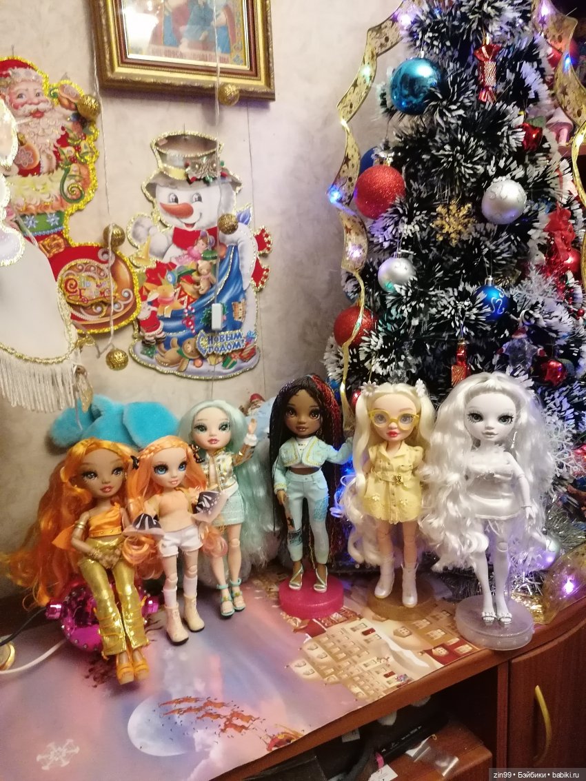 С новым 2023, годом Водяного Кролика, или приехала Ромашка Rainbow High