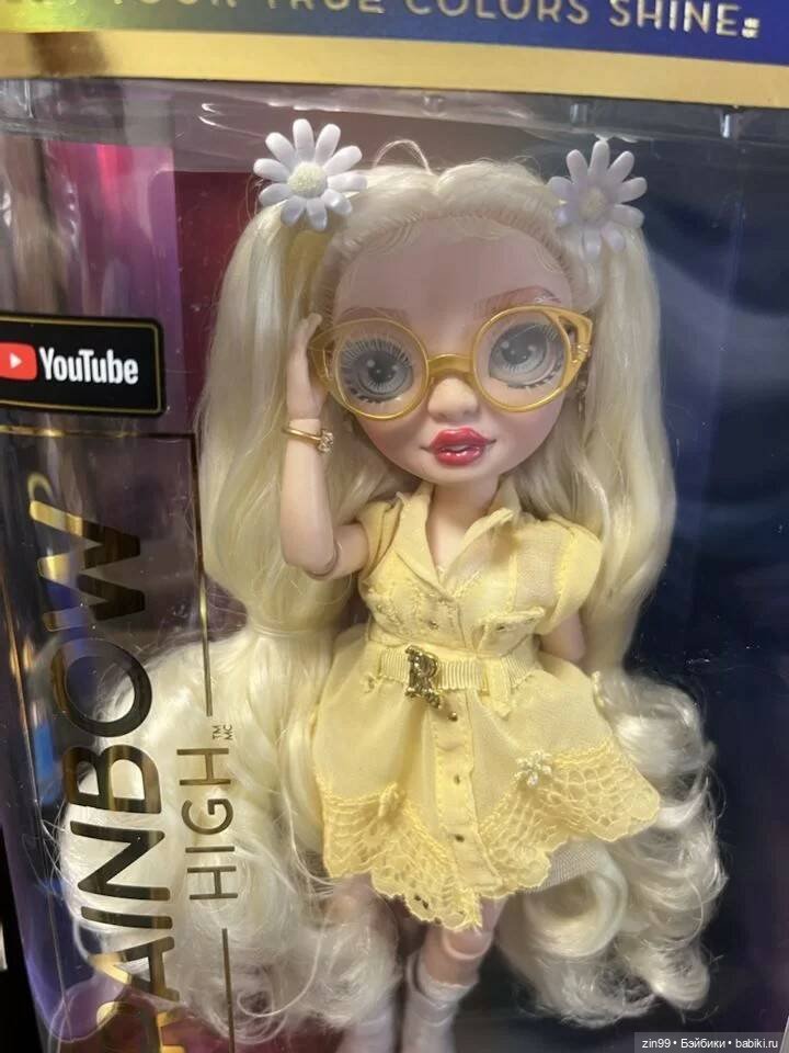 С новым 2023, годом Водяного Кролика, или приехала Ромашка Rainbow High