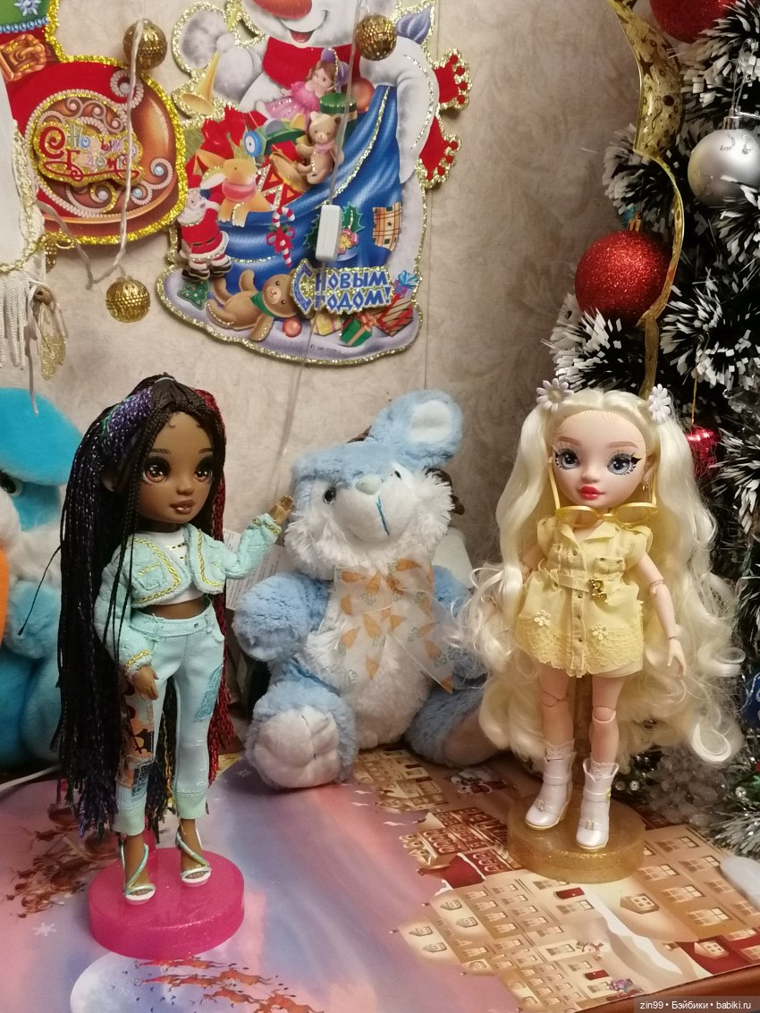 С новым 2023, годом Водяного Кролика, или приехала Ромашка Rainbow High