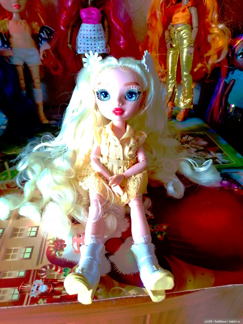 Далила Фидс или Ромашка Rainbow High