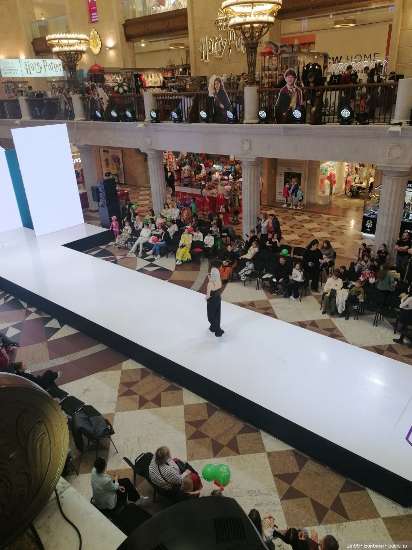 Центральный Детский Магазин в центре Москвы. В марте