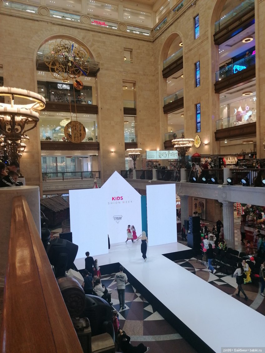 Центральный Детский Магазин в центре Москвы. В марте