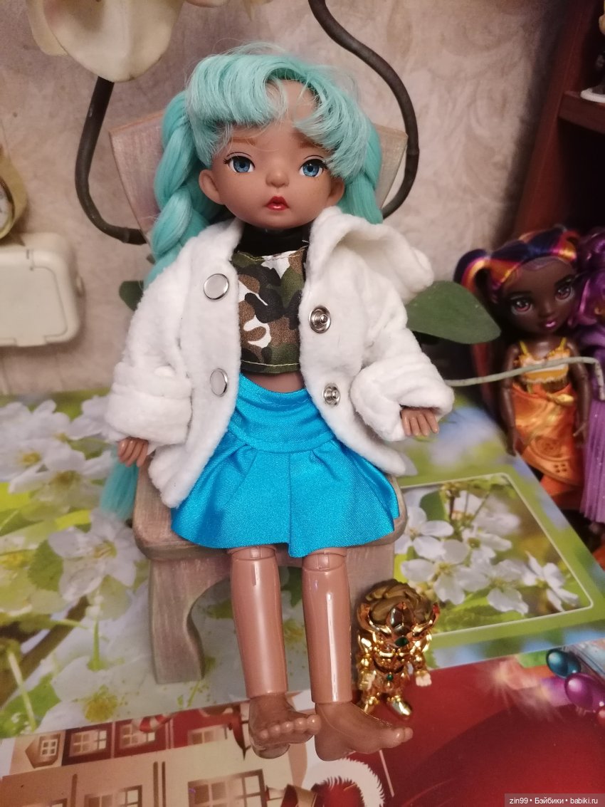 Крутая красивая девочка 30 см