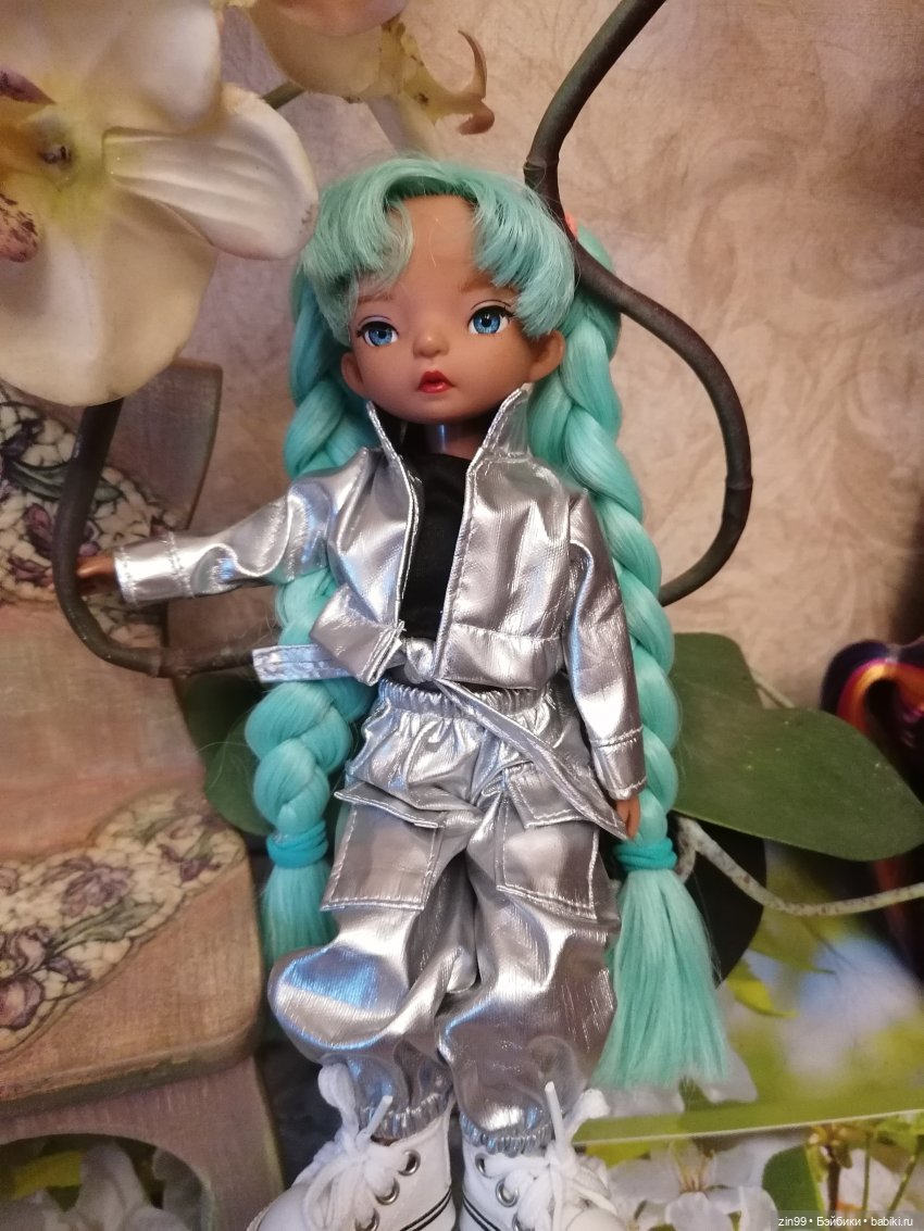 Крутая красивая девочка 30 см