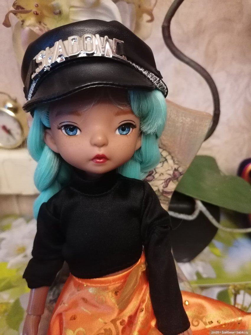 Крутая красивая девочка 30 см