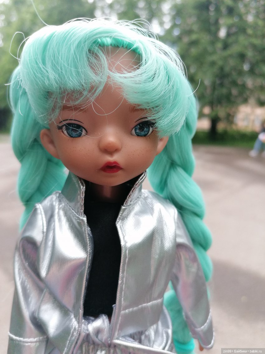 Крутая красивая девочка 30 см