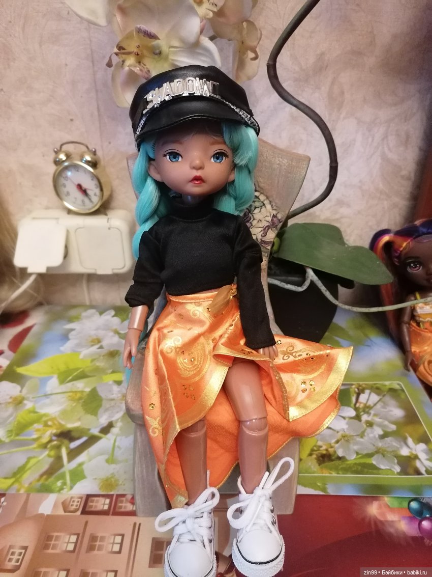 Крутая красивая девочка 30 см