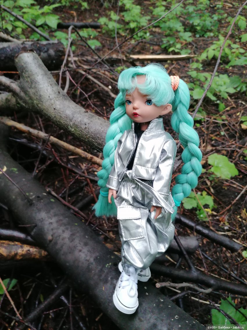 Крутая красивая девочка 30 см