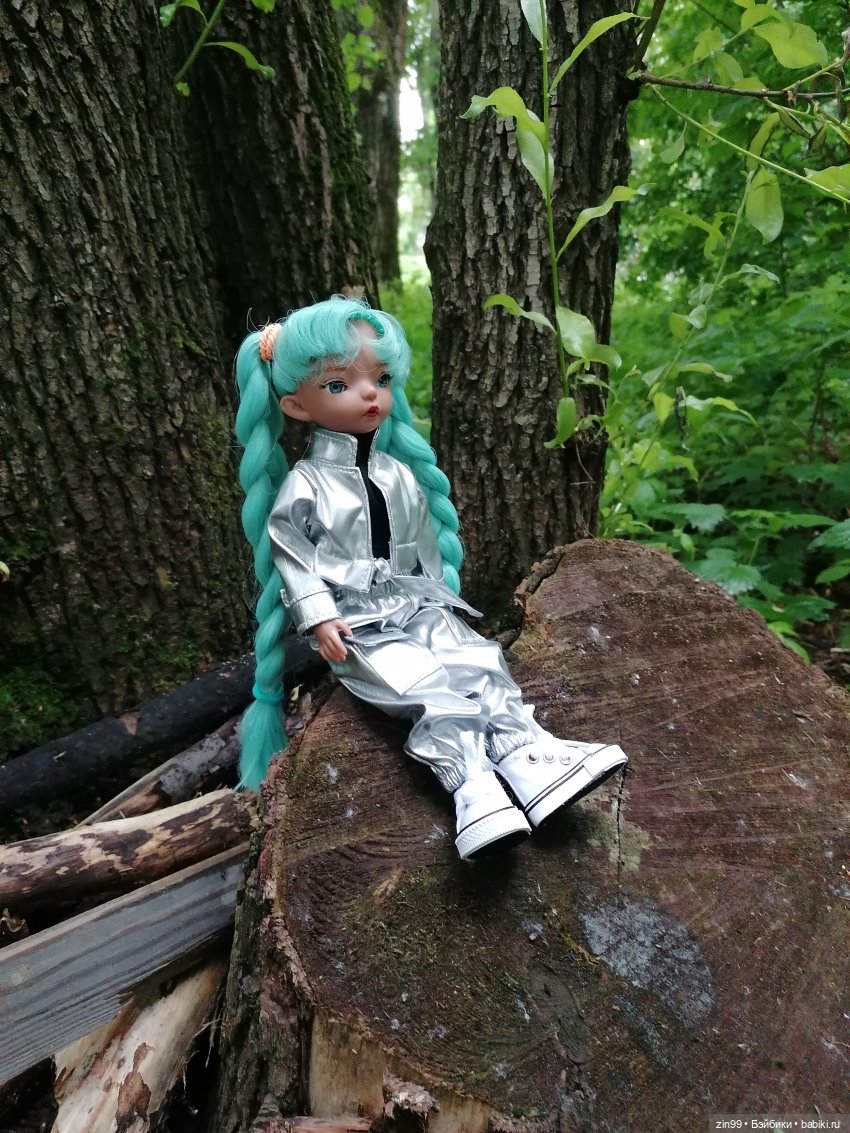 Крутая красивая девочка 30 см