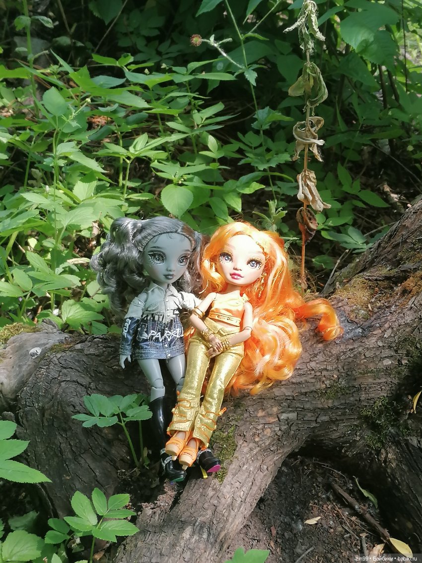 Прогулка в Кусково с куклами Rainbow High