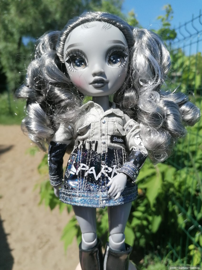 Прогулка в Кусково с куклами Rainbow High (фото 3)