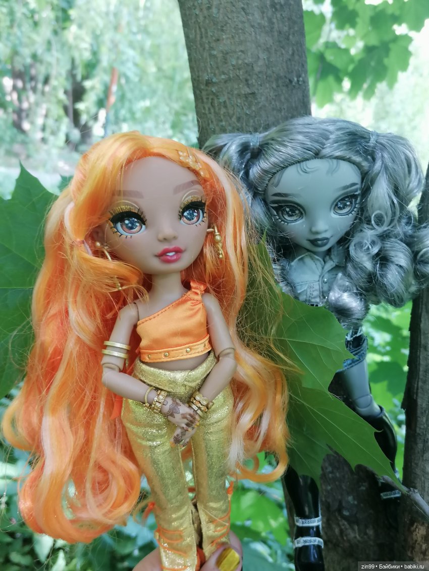 Прогулка в Кусково с куклами Rainbow High