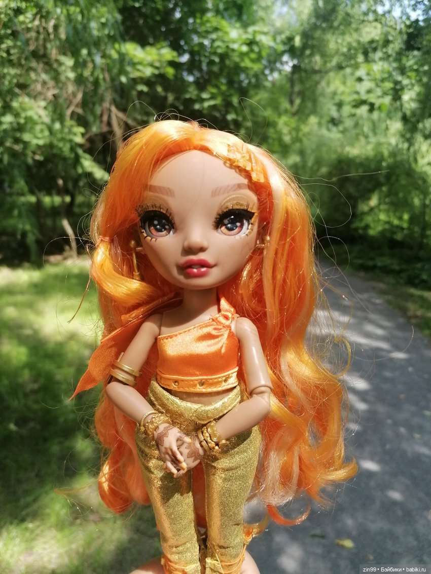 Прогулка в Кусково с куклами Rainbow High (фото 6)