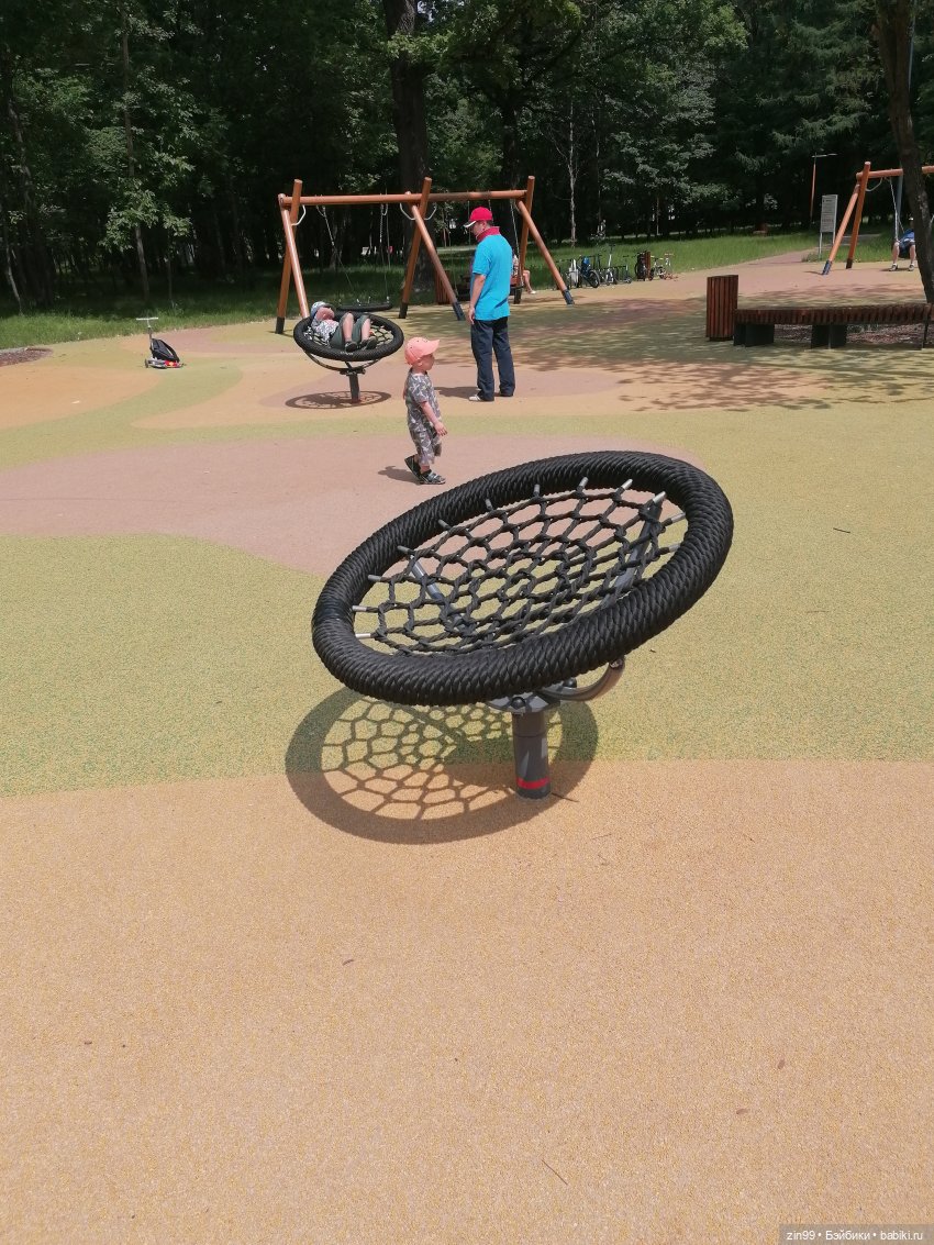 Прогулка в Кусково с куклами Rainbow High