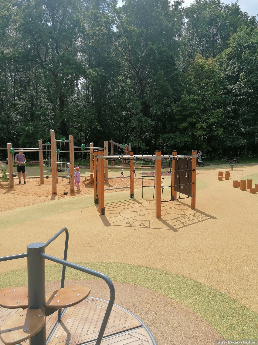 Прогулка в Кусково с куклами Rainbow High