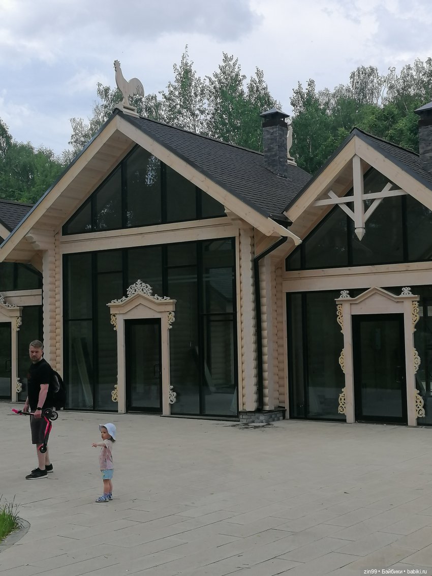 Прогулка в Кусково с куклами Rainbow High