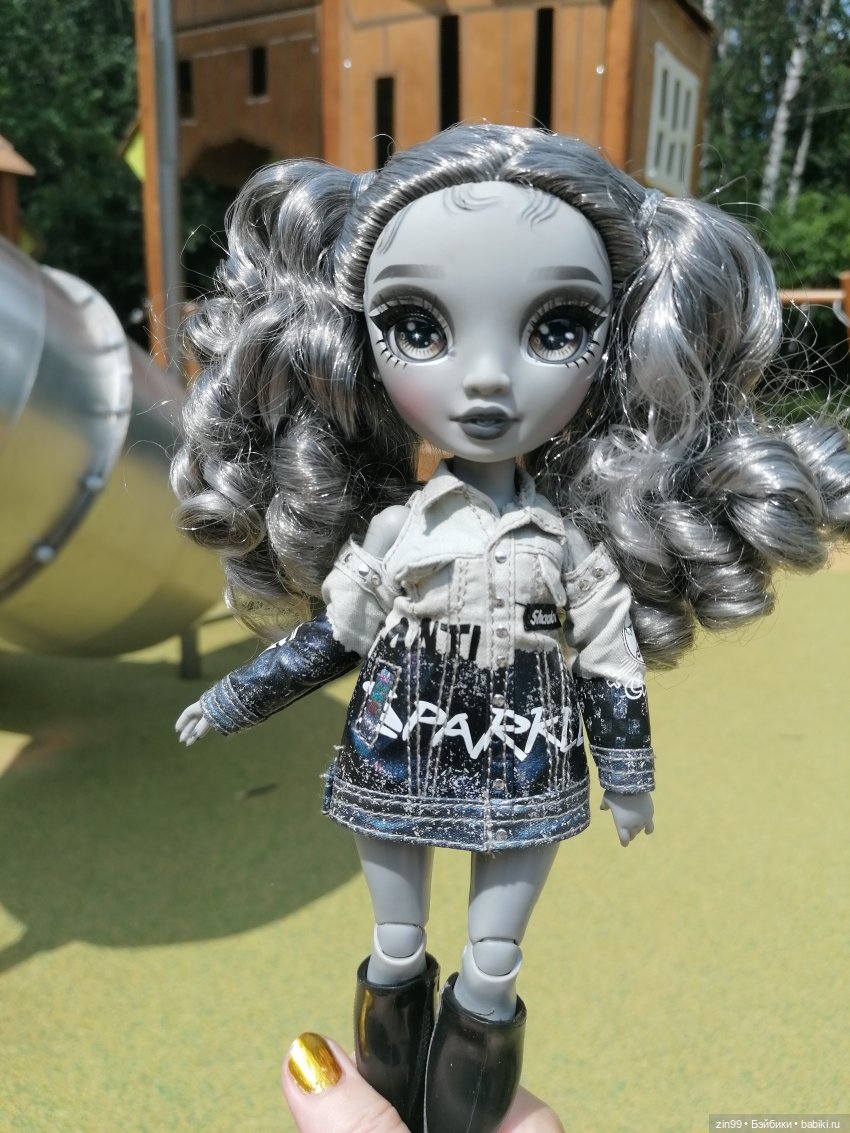 Прогулка в Кусково с куклами Rainbow High