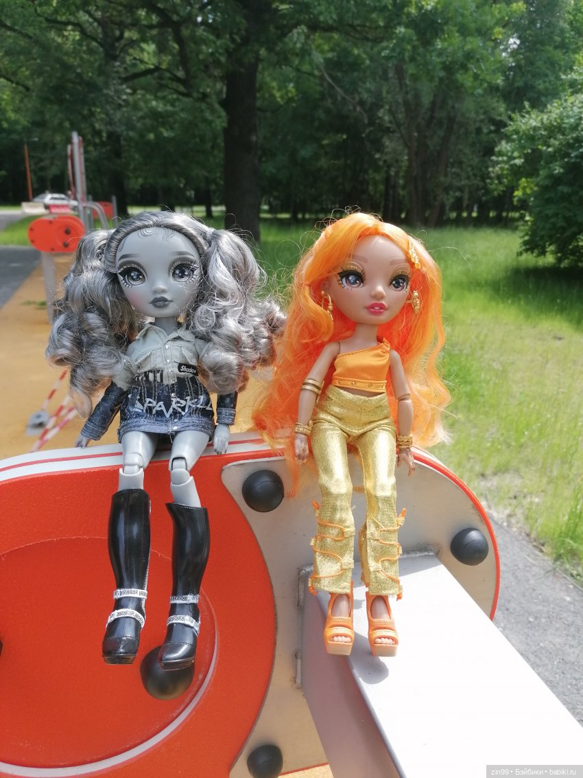 Прогулка в Кусково с куклами Rainbow High