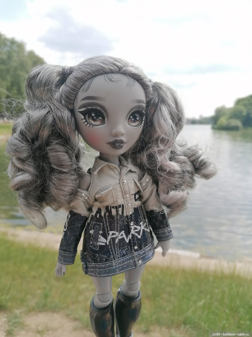 Прогулка в Кусково с куклами Rainbow High