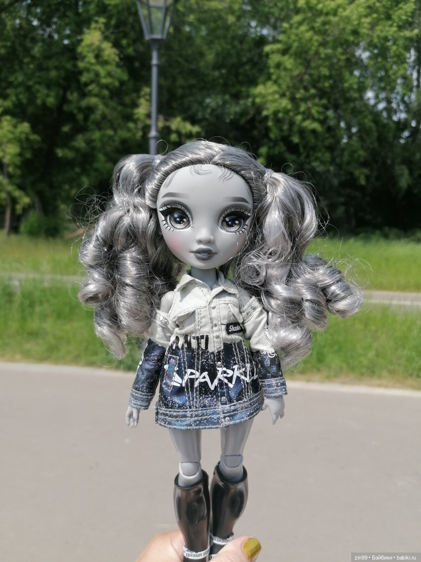 Прогулка в Кусково с куклами Rainbow High