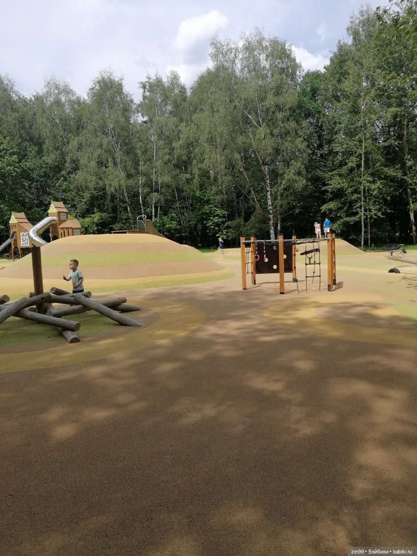 Прогулка в Кусково с куклами Rainbow High